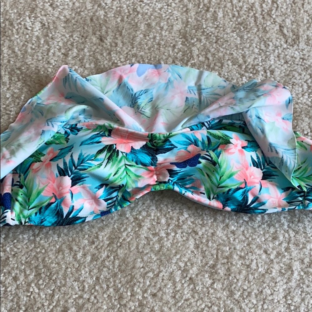 Forever 21 Ruffled Bandeau Top - Picture 2 of 3
